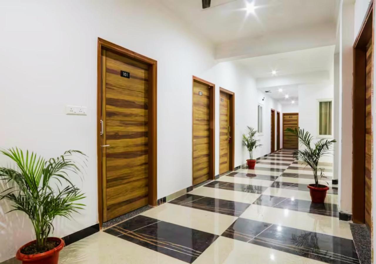 The Castle Blue Hotel Greater Noida Buitenkant foto